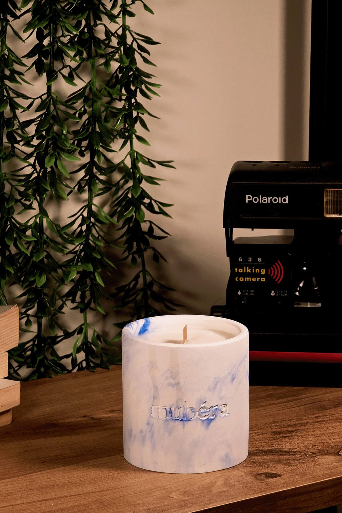 Mubéra Sea Breeze – Mavi Taş Saksı Mum (Büyük Boy) - Mubéra El Yapımı Soya Wax Mum